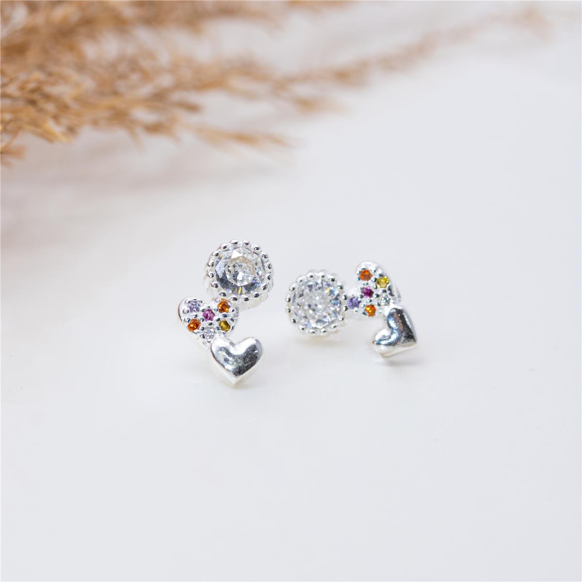 BRINCO PRATA COM ZIRCÔNIA REDONDA E CORAÇÕES