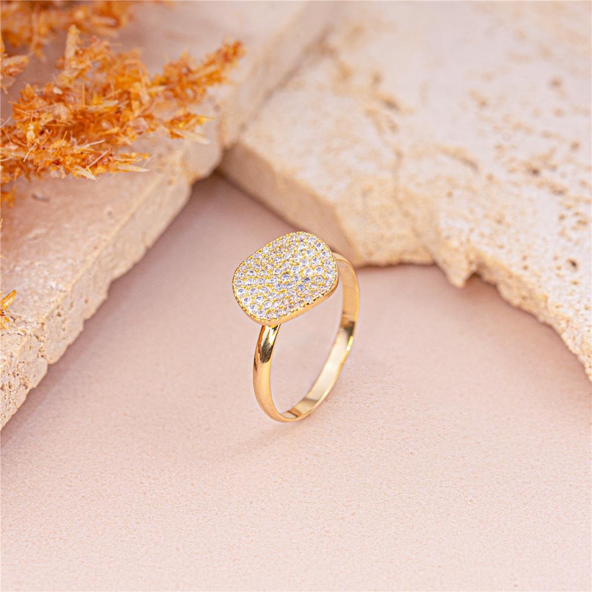 ANEL FOLHEADO A OURO COM ONDULADO DE ZIRCÔNIAS