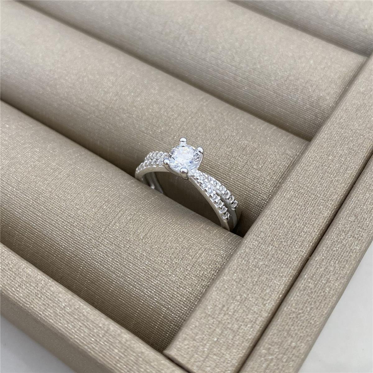 ANEL PRATA COM ZIRCÔNIAS E SOLITÁRIO 