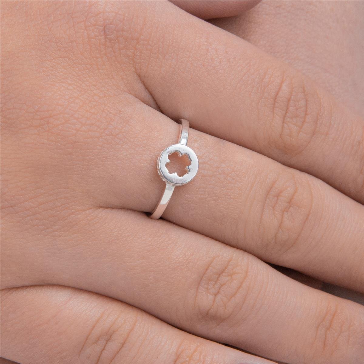 ANEL PRATA TRABALHADO COM ZIRCÔNIAS E TREVO 