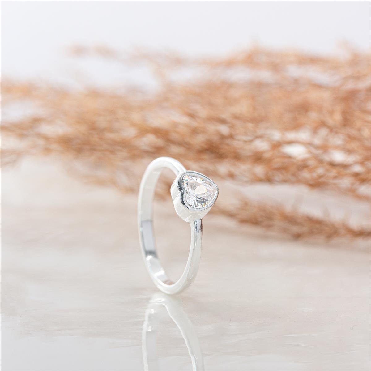 ANEL PRATA COM CORAÇÃO DE PEDRA CRISTAL 