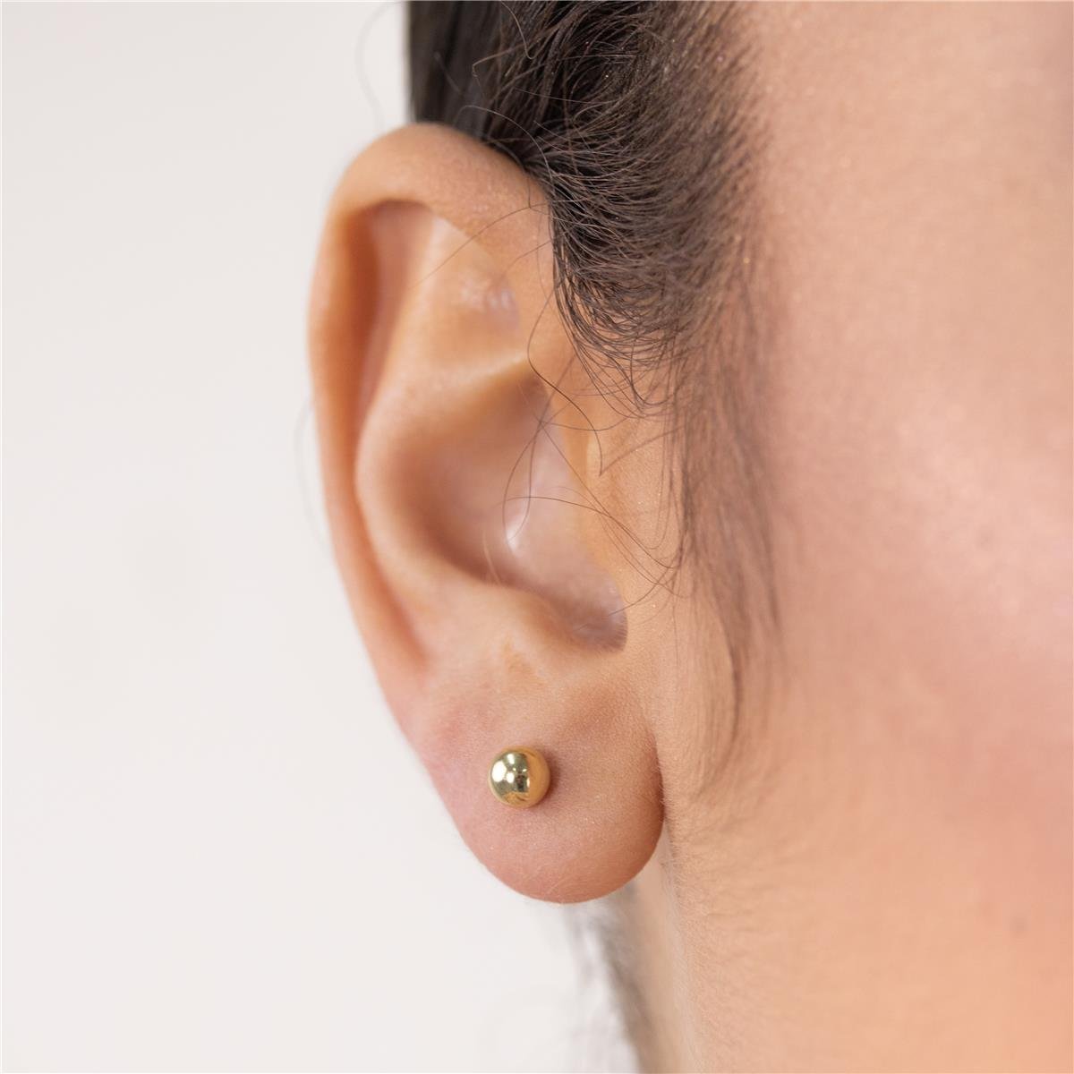 BRINCO FOLHEADO A OURO BOLA PEQUENA E LISA