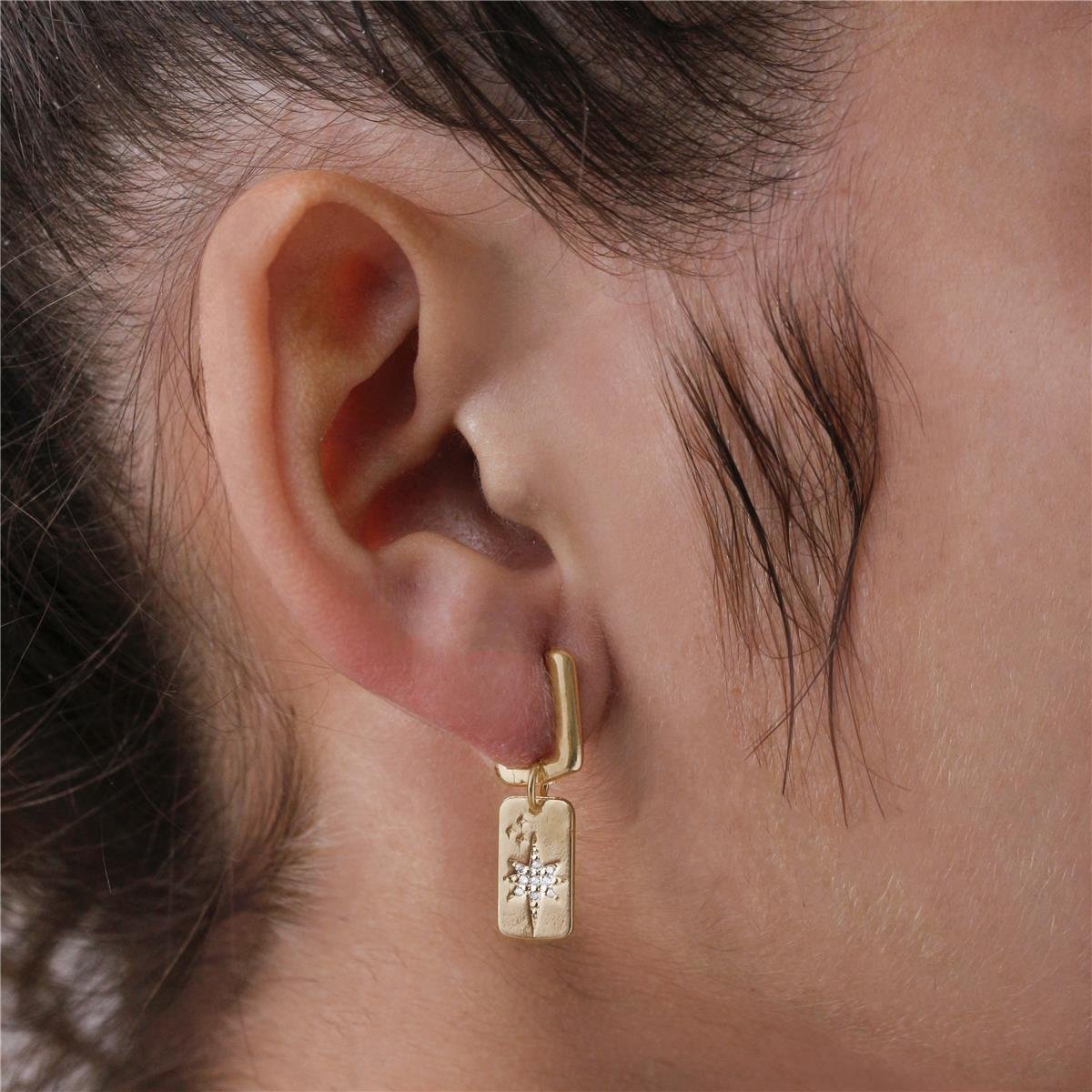 BRINCO FOLHEADO A OURO ARGOLA E PLACA RETANGULARES COM ESTRELAS 