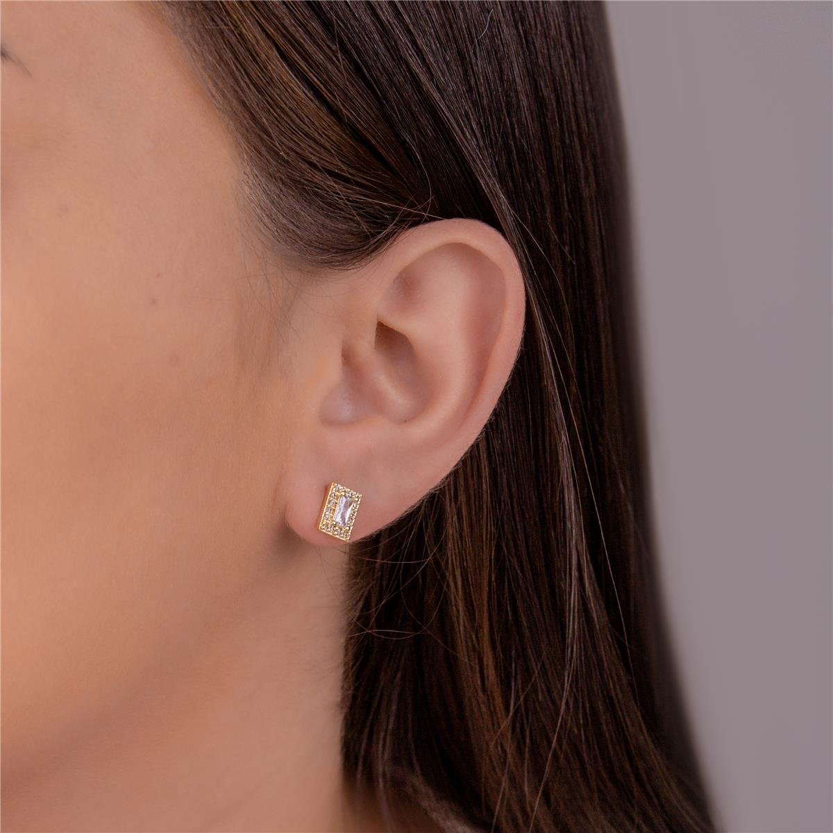 BRINCO FOLHEADO A OURO PEDRA RETANGULAR DE ZIRCÔNIA