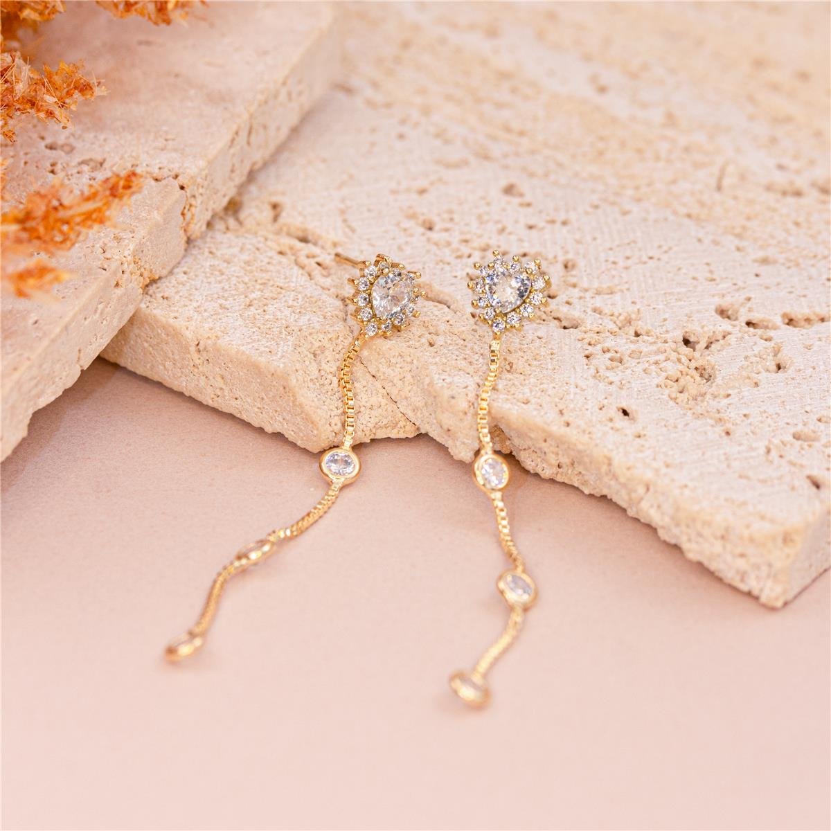 BRINCO FOLHEADO A OURO MINI CORAÇÃO COM FIO E ZIRCÔNIAS