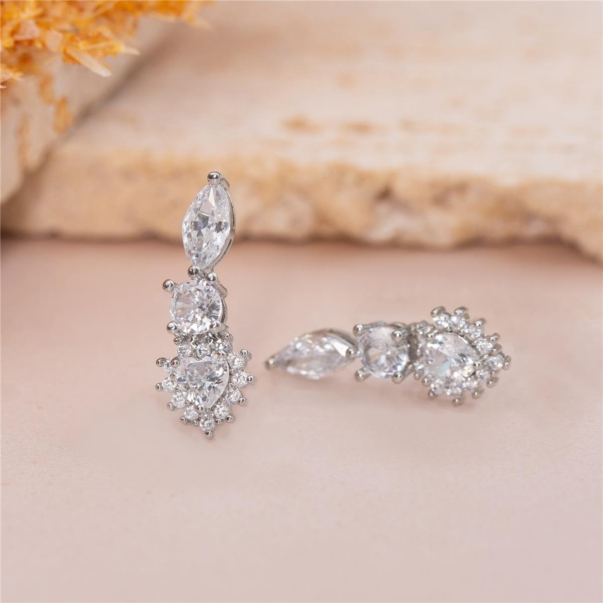 BRINCO FOLHEADO A OURO BRANCO EAR CUFF DE ZIRCÔNIAS E CORAÇÃO