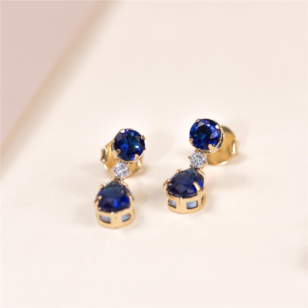 BRINCO FOLHEADO 1 ZIRCÔNIA CRISTAL E ZIRCÔNIA REDONDA E GOTA