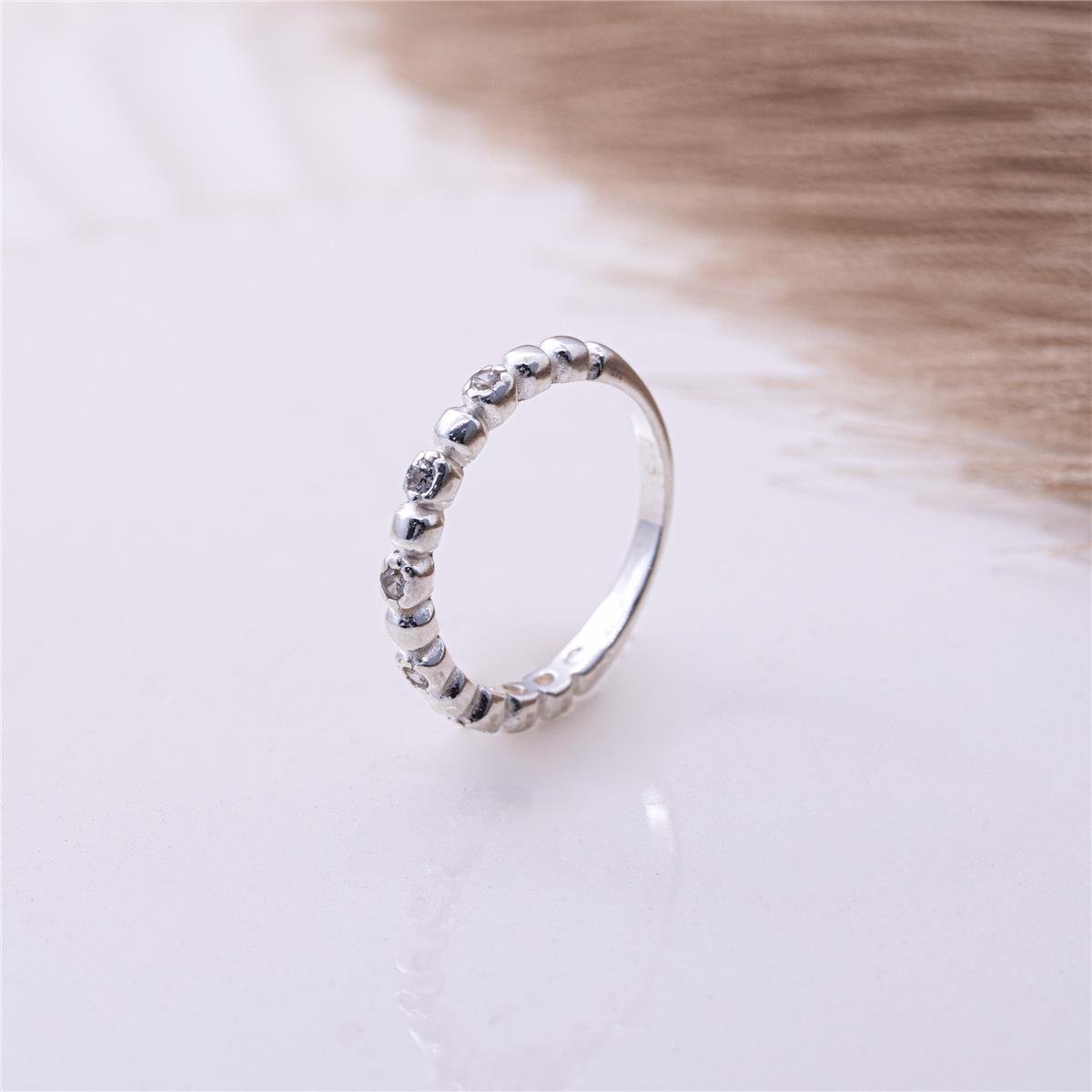 ANEL PRATA COM MINI ZIRCÔNIAS E MINI BOLINHAS