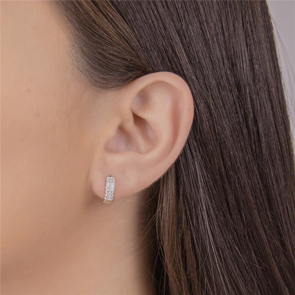 BRINCO PRATA ARGOLA DE ZIRCÔNIAS COM VAZADOS 