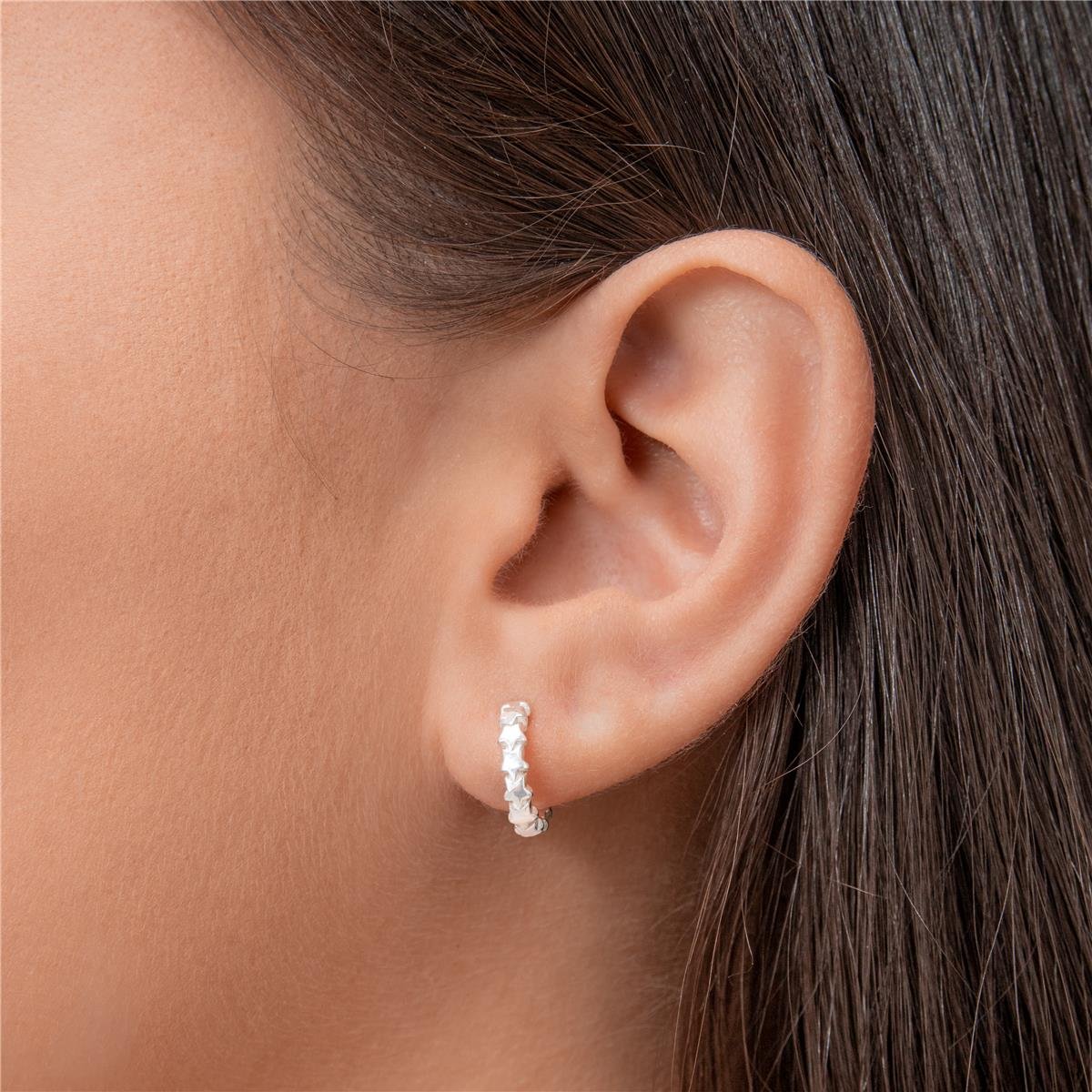 BRINCO PRATA ARGOLA PEQUENA DE MINI ESTRELAS 