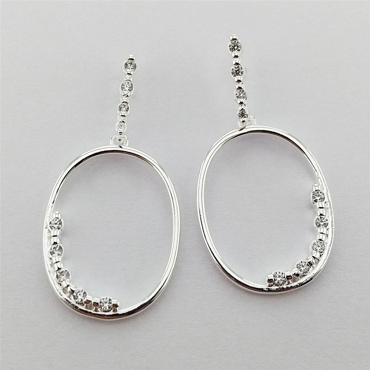 BRINCO PRATA ZIRCÔNIAS COM ARO PENDURADO 