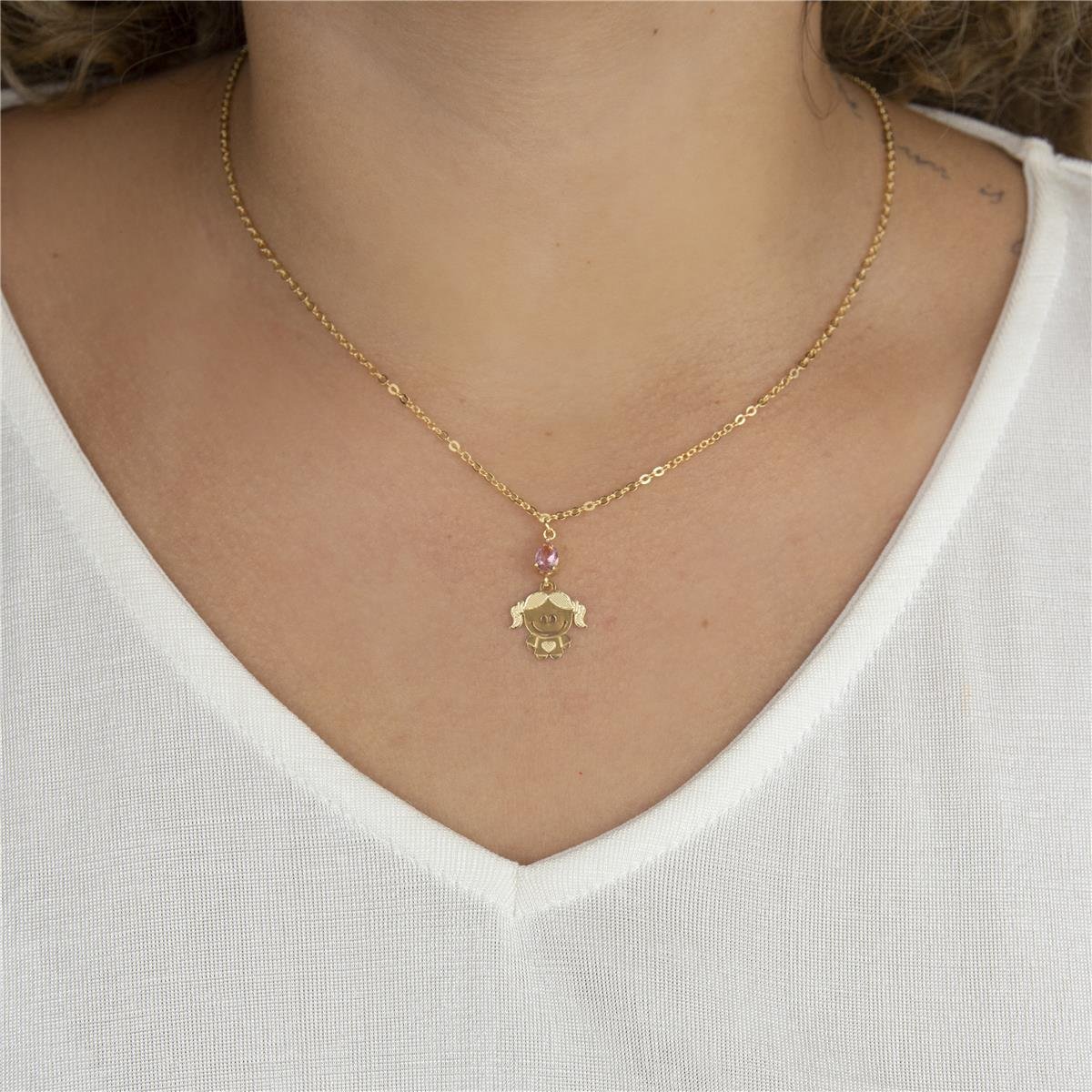 COLAR FOLHEADO A OURO GOTA COM MENINA 