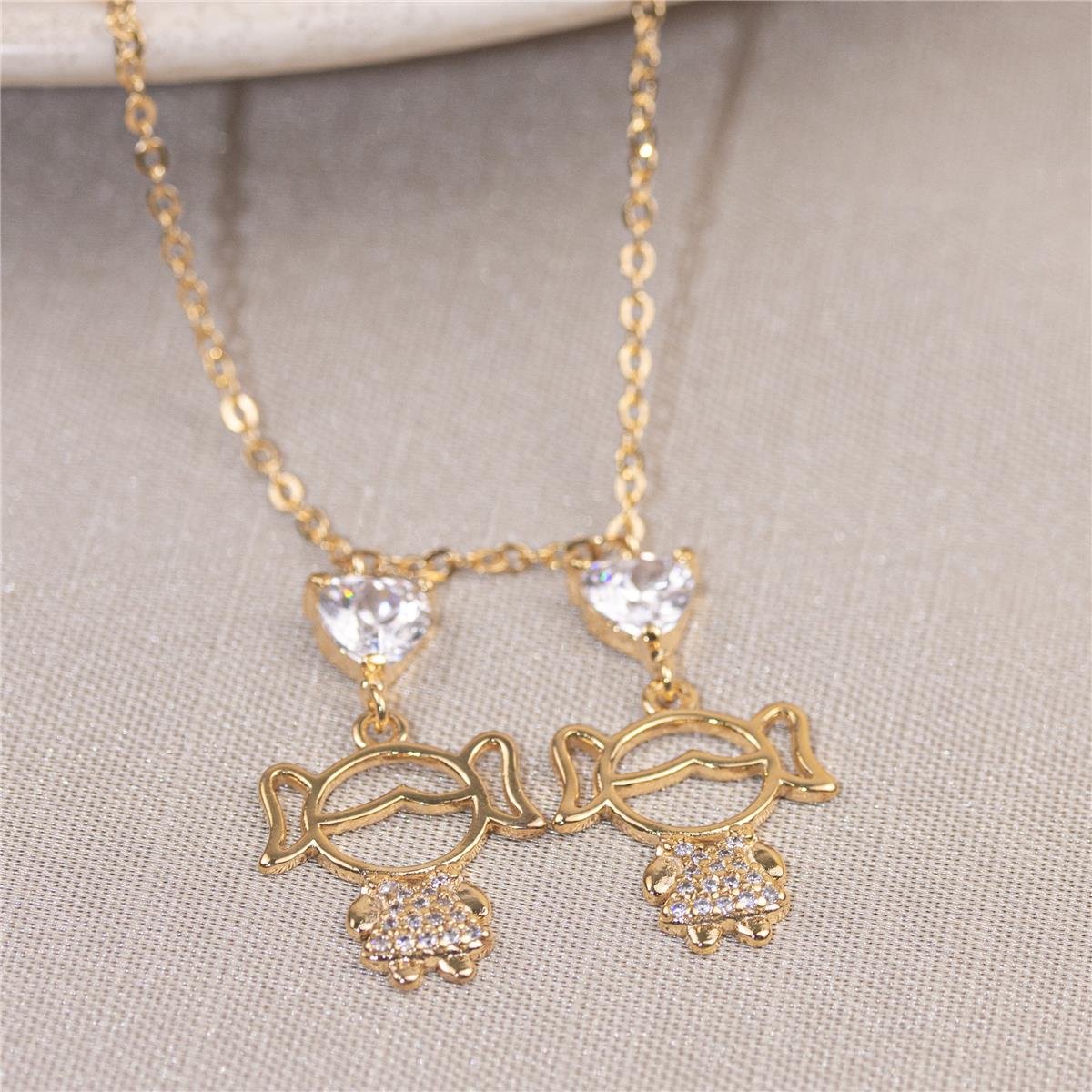 COLAR FOLHEADO A OURO MENINAS VAZADAS COM CORAÇÕES 