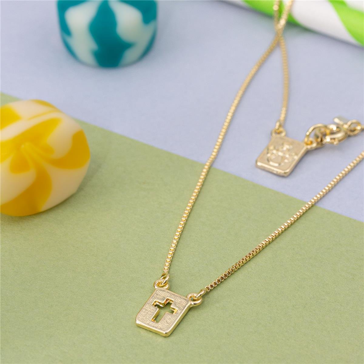 ESCAPULÁRIO FOLHEADO A OURO INFANTIL COM PLACAS COM CRUZ E ANJO 