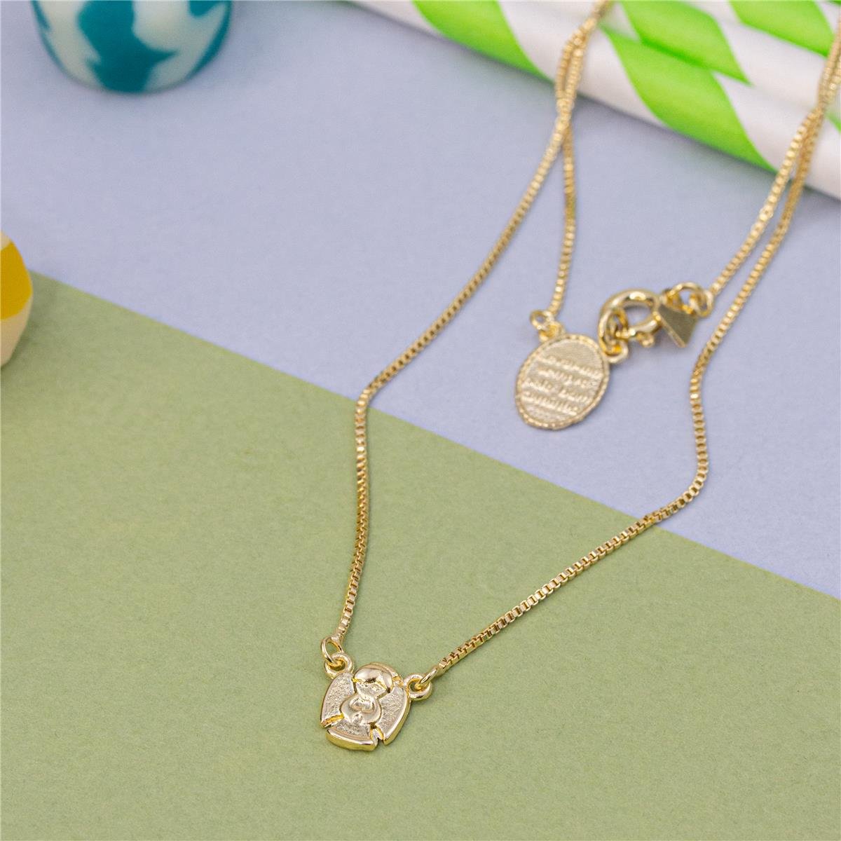 ESCAPULÁRIO FOLHEADO A OURO INFANTIL COM ANJO E PLACA COM ORAÇÃO 