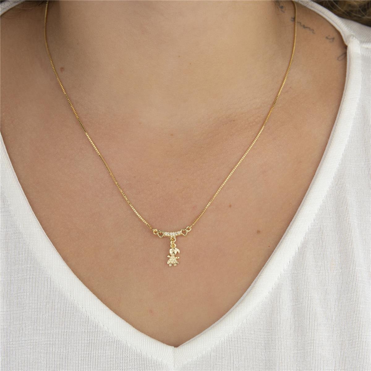 COLAR FOLHEADO A OURO CANGA COM CORAÇÕES E MENINA