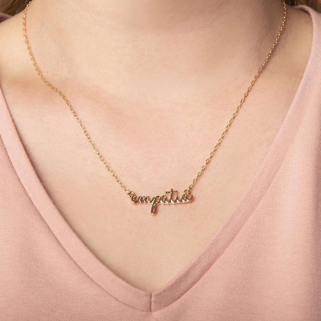 COLAR FOLHEADO A OURO FIO CARTIER COM EMPATIA