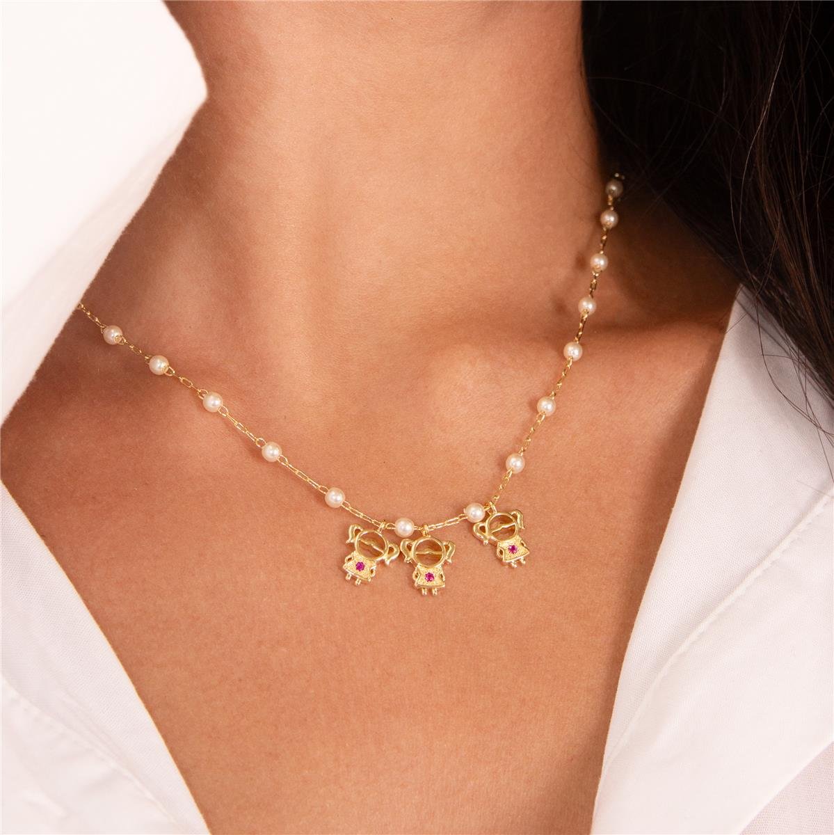 COLAR FOLHEADO A OURO DE MINI PÉROLAS COM MENINAS TRABALHADAS