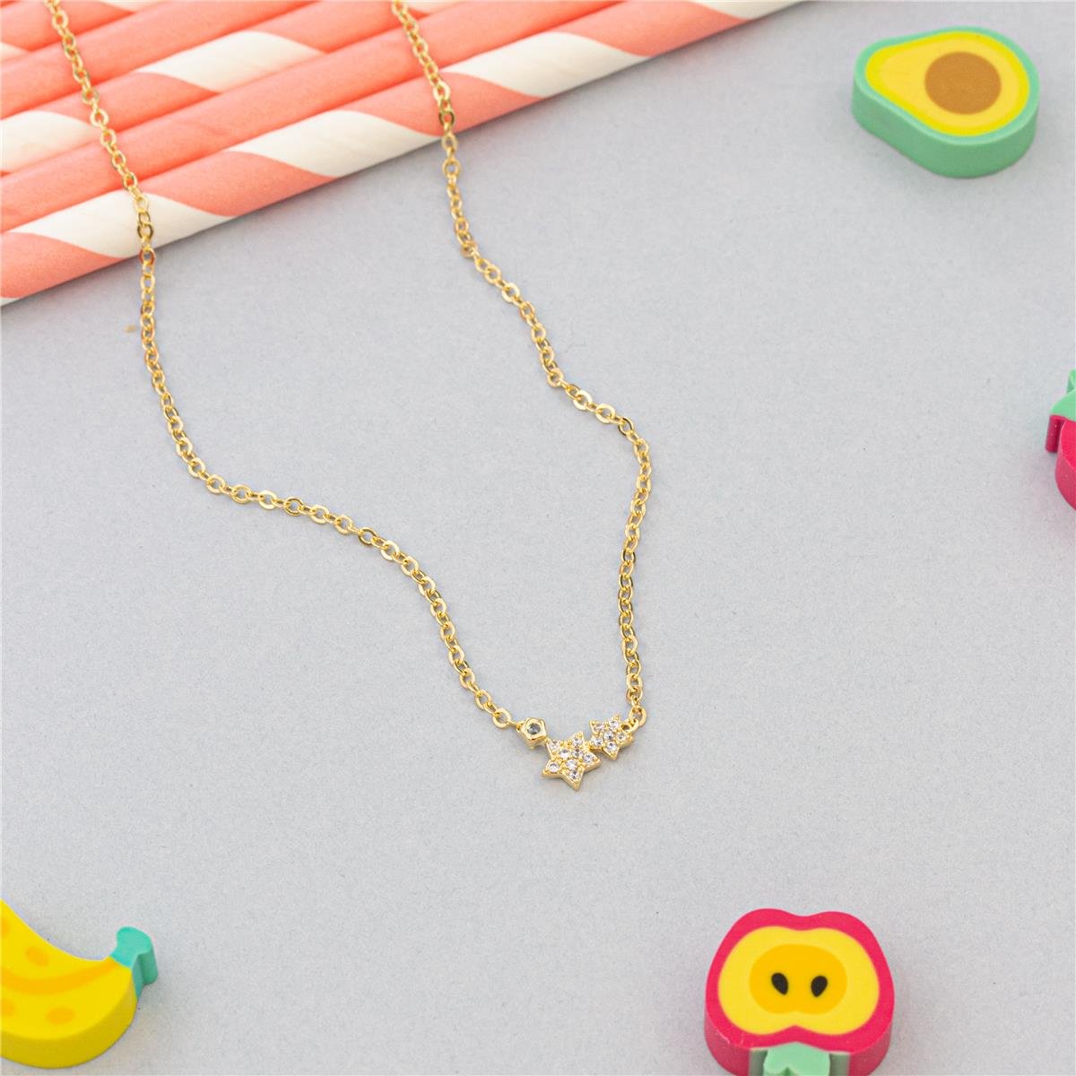 COLAR FOLHEADO A OURO INFANTIL COM ESTRELAS E MINI ZIRCÔNIA