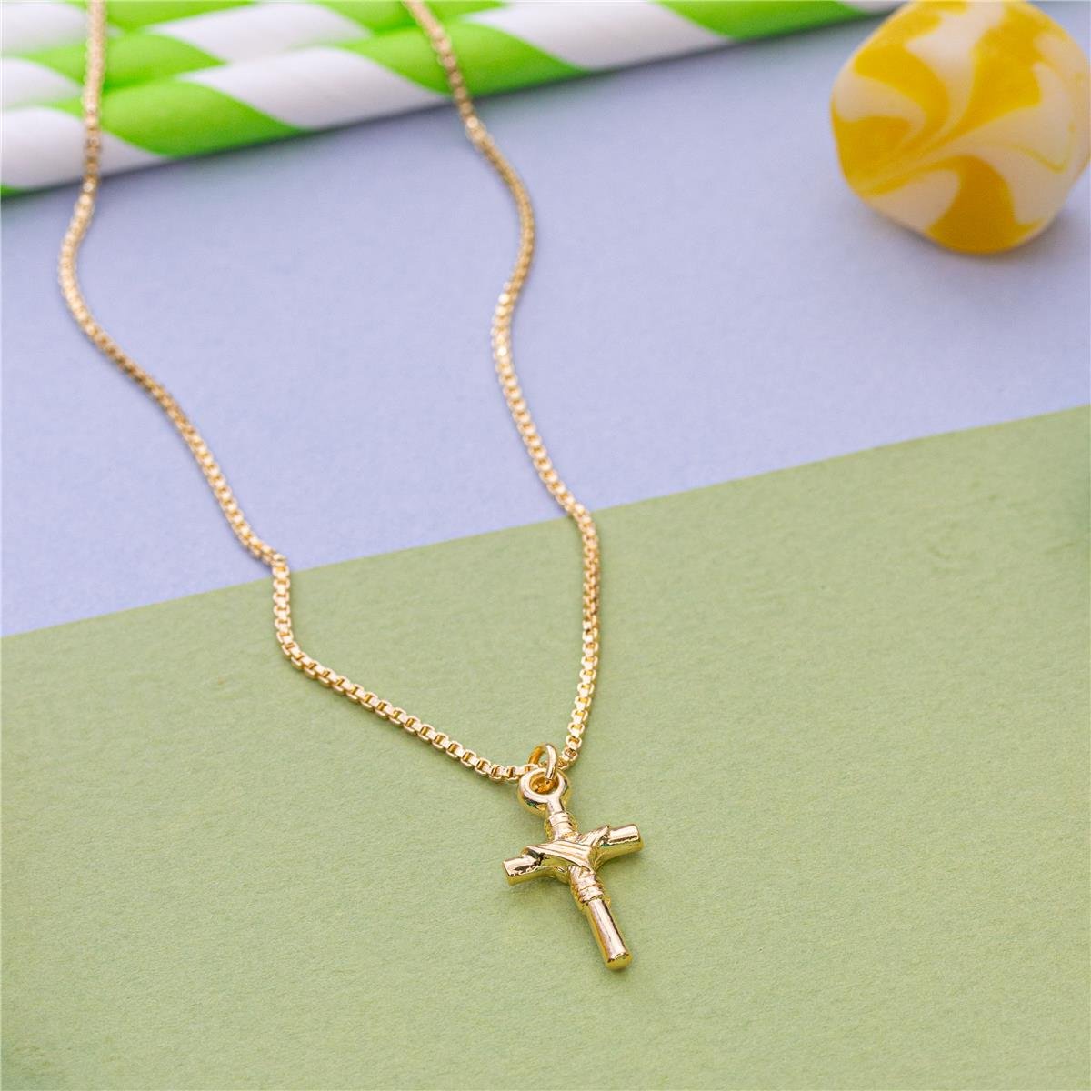 COLAR FOLHEADO A OURO INFANTIL VENEZIANO COM CRUZ COM MANTO