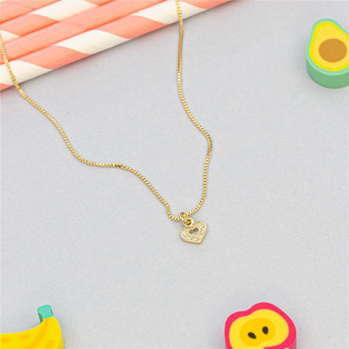 COLAR FOLHEADO A OURO INFANTIL COM CORAÇÃO DE ZIRCÔNIAS E VAZADO