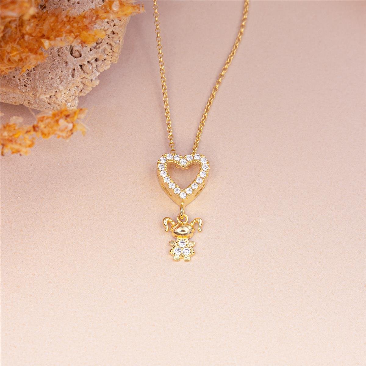 COLAR FOLHEADO A OURO CORAÇÃO COM MENINA DE ZIRCÔNIAS