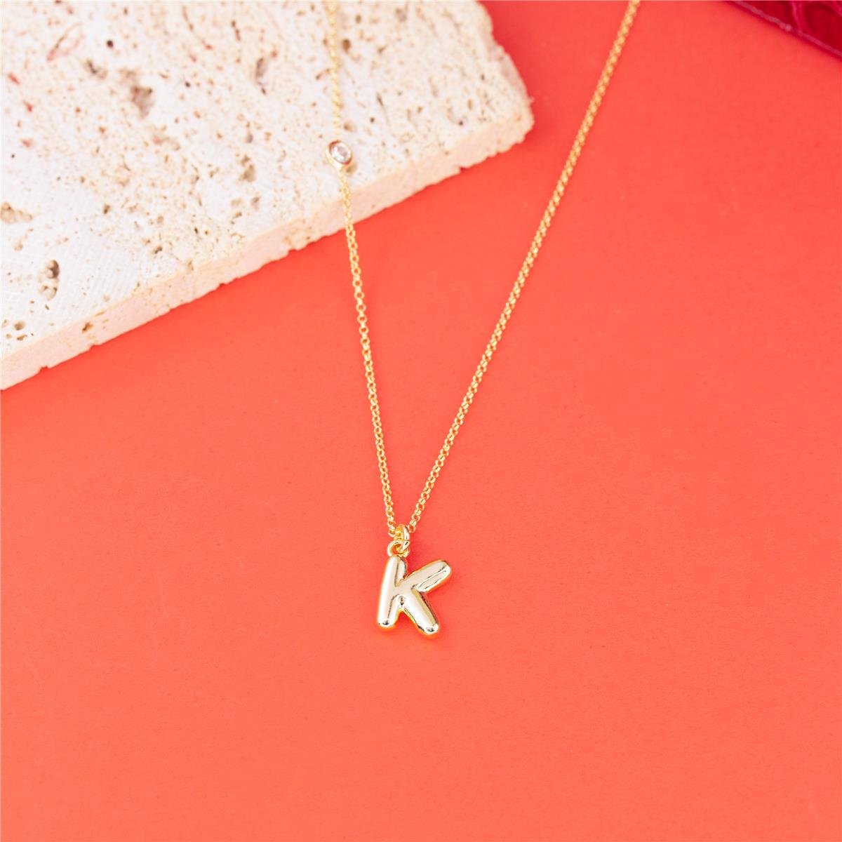 COLAR FOLHEADO A OURO COM MINI ZIRCÔNIA E LETRA LISA