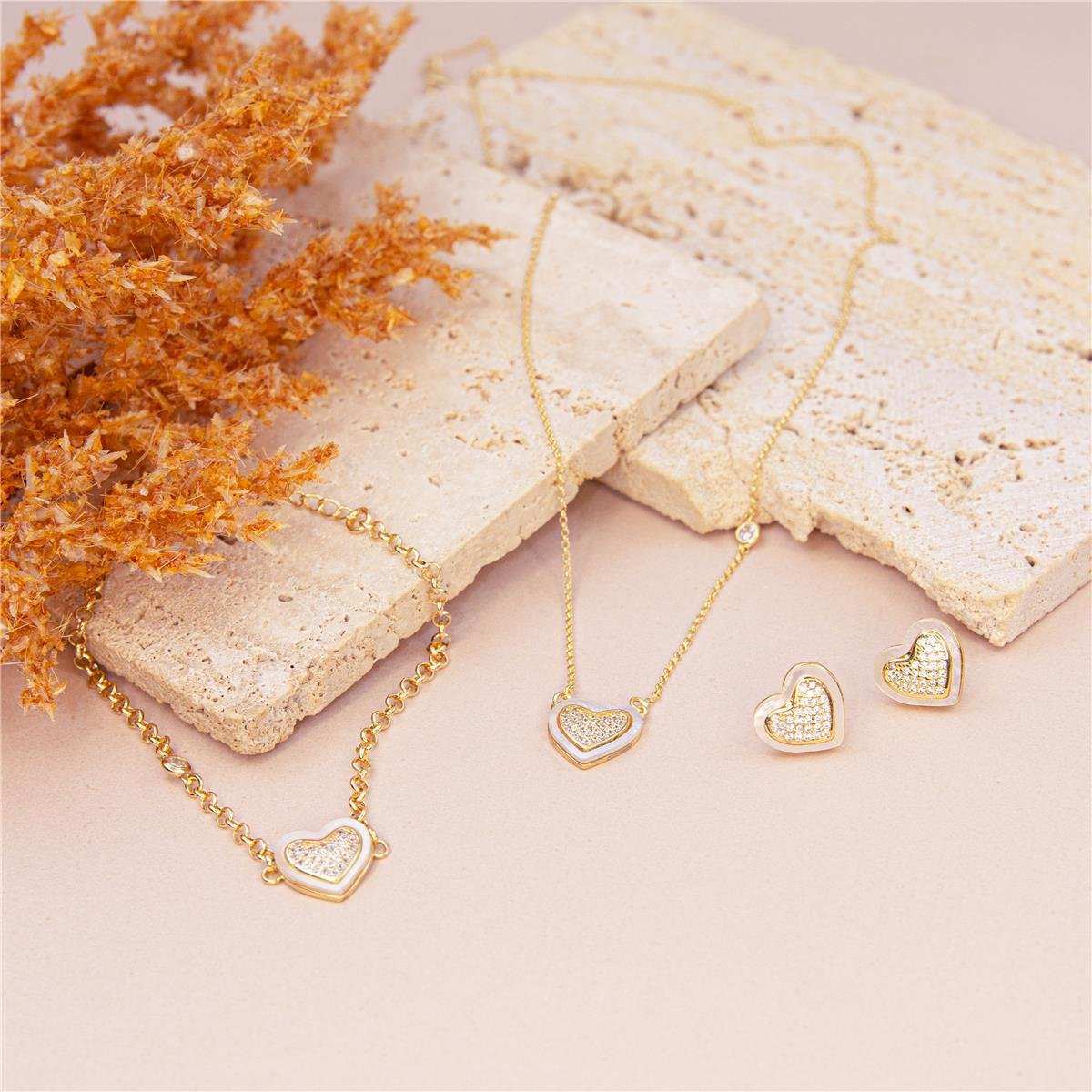 COLAR FOLHEADO A OURO COM MINI ZIRCÔNIA E CORAÇÃO TRABALHADO