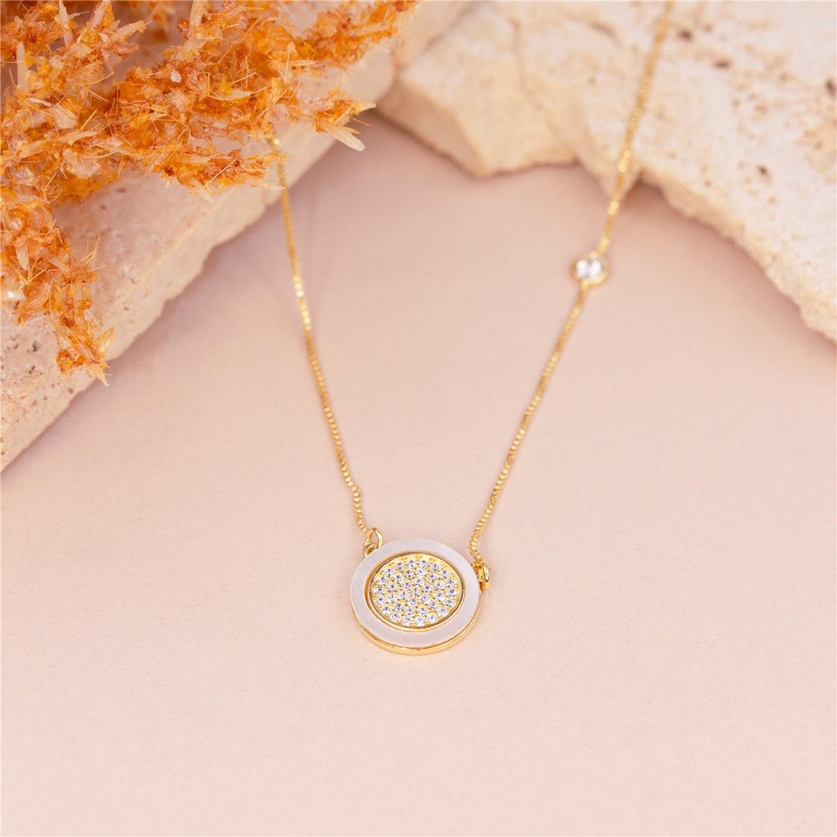 COLAR FOLHEADO A OURO TRABALHADO COM ZIRCÔNIAS E MADREPÉROLA