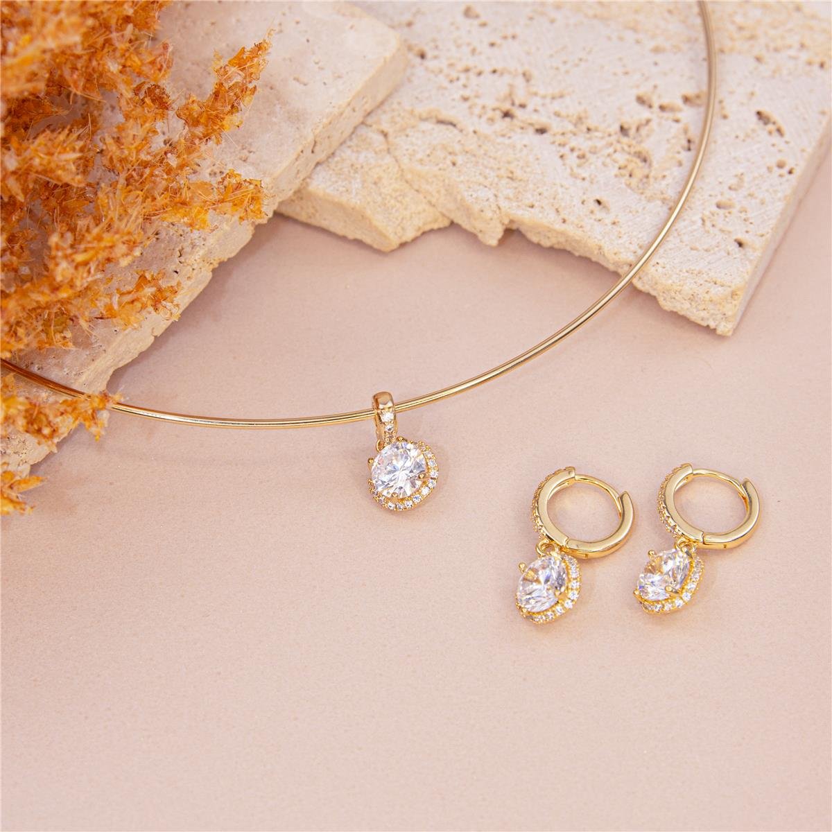 ARO FOLHEADO A OURO COM PONTO DE LUZ E MINI ZIRCÔNIAS