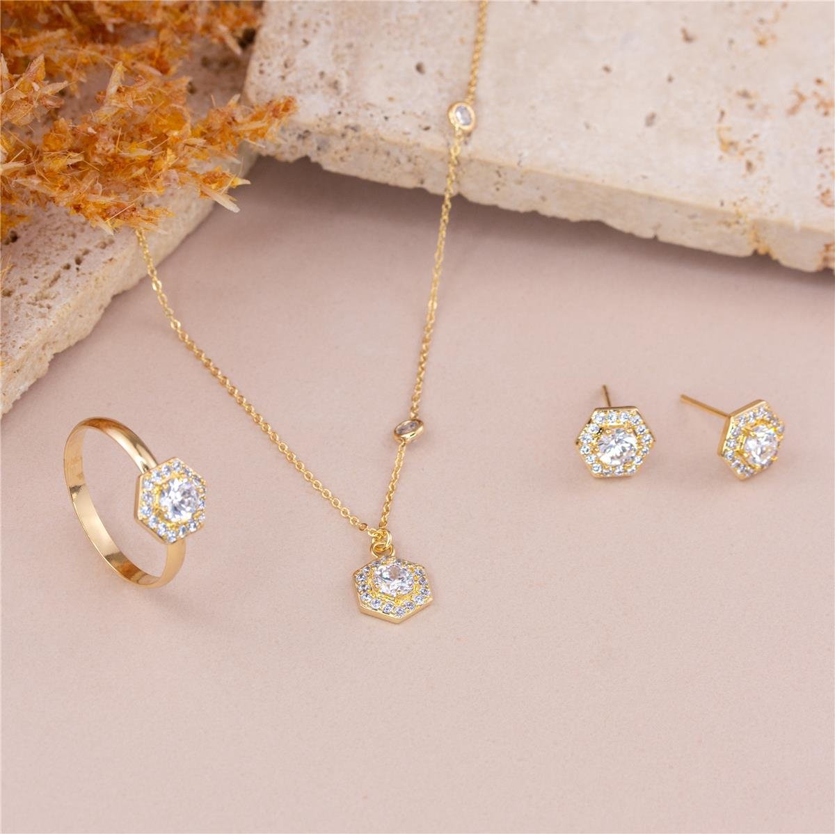 COLAR FOLHEADO A OURO COM ZIRCÔNIAS E FORMATO SEXTAVO TRABALHADO