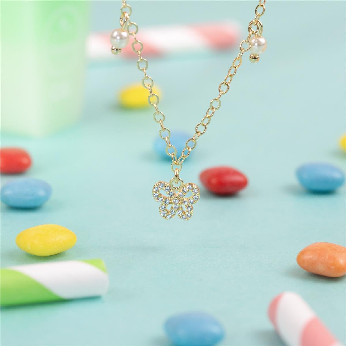 COLAR FOLHEADO A OURO INFANTIL 4 PÉROLAS E BORBOLETA CRAVEJADA EM ZIRCÔNIAS CRISTAL