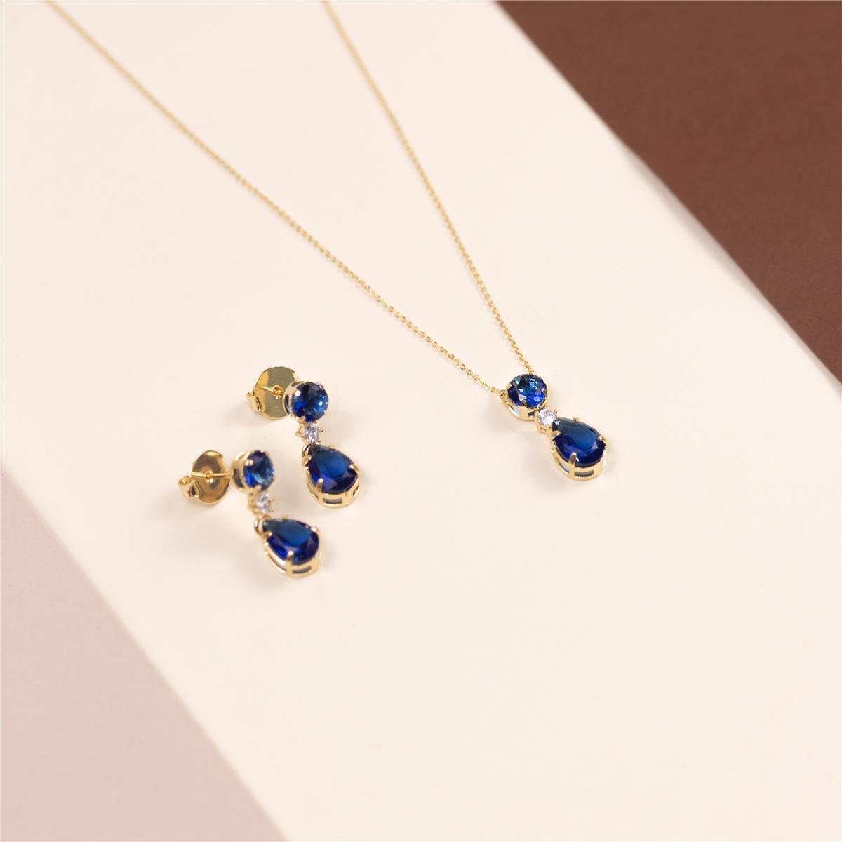 COLAR FOLHEADO 1 ZIRCÔNIA CRISTAL E ZIRCÔNIA REDONDA E GOTA