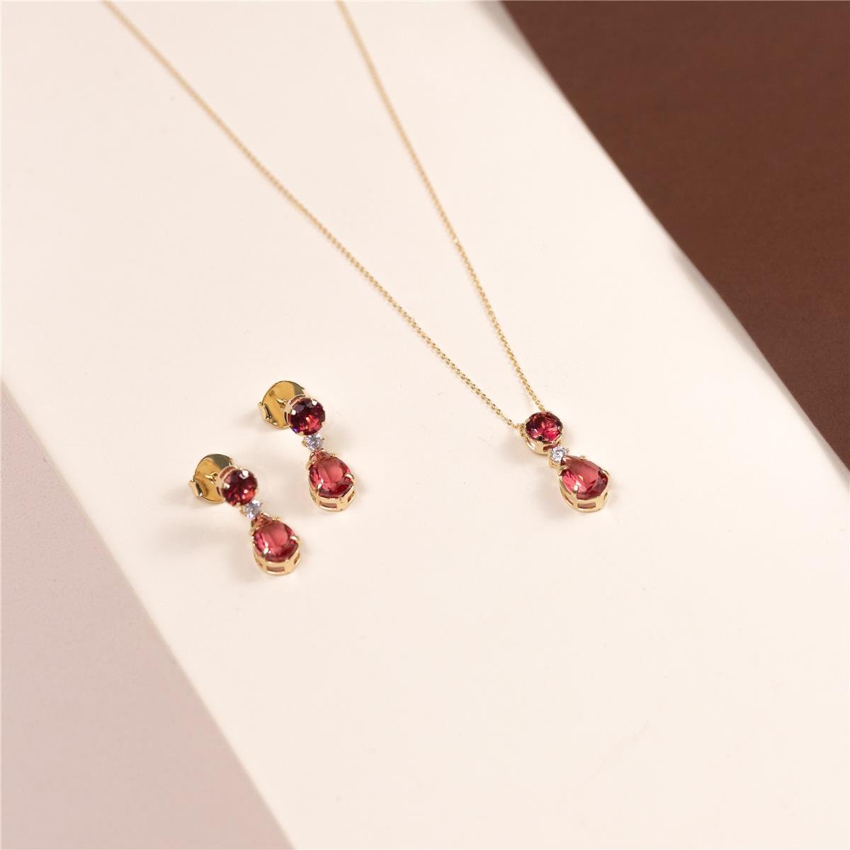 COLAR FOLHEADO 1 ZIRCÔNIA CRISTAL E ZIRCÔNIA REDONDA E GOTA
