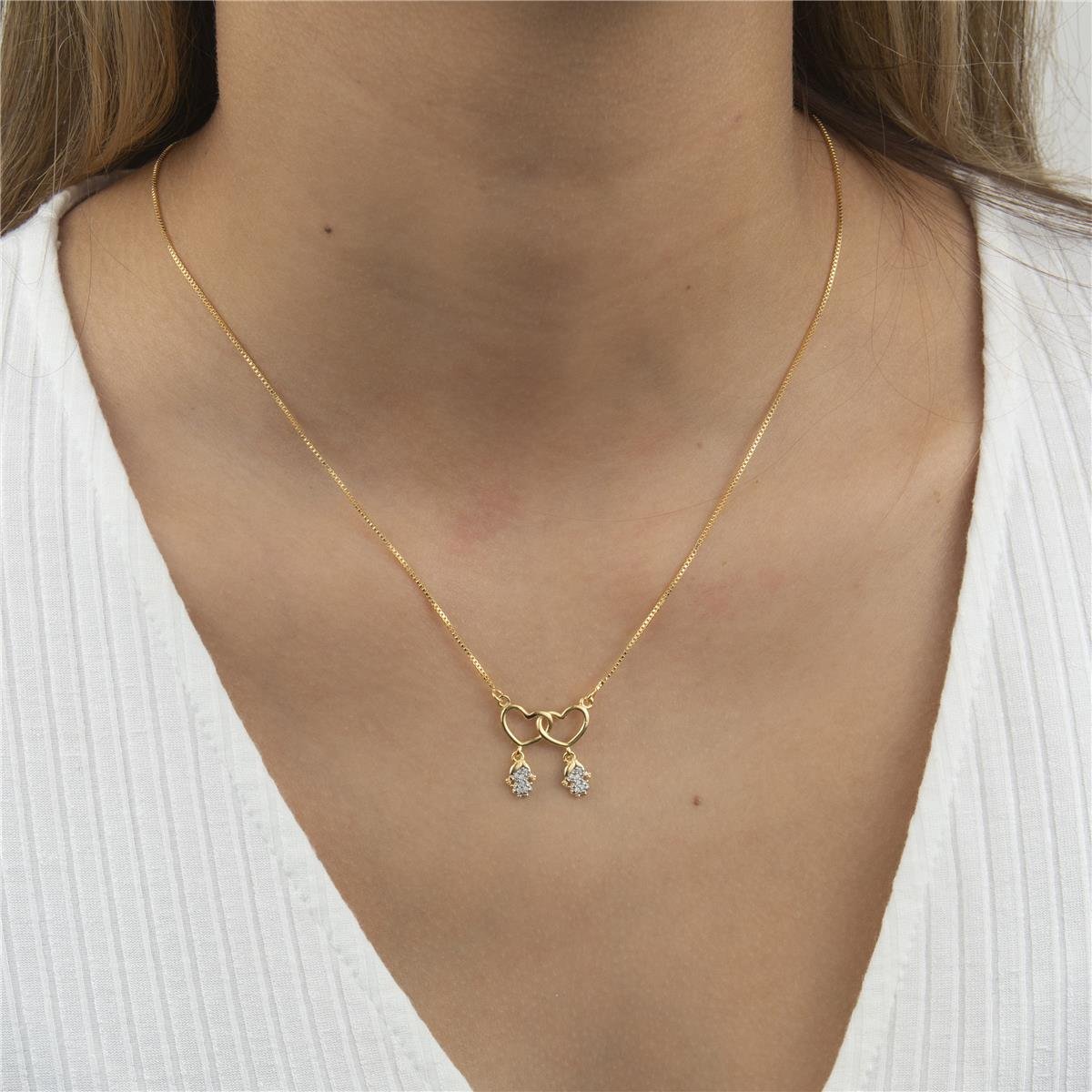 COLAR FOLHEADO A OURO COM 2 CORAÇÕES E 2 MENINAS