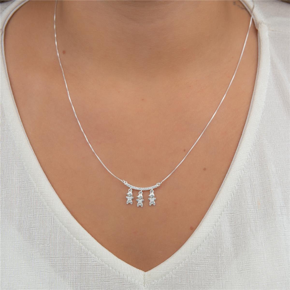 COLAR PRATA CANGA COM MENINOS PENDURADOS DE ZIRCÔNIAS