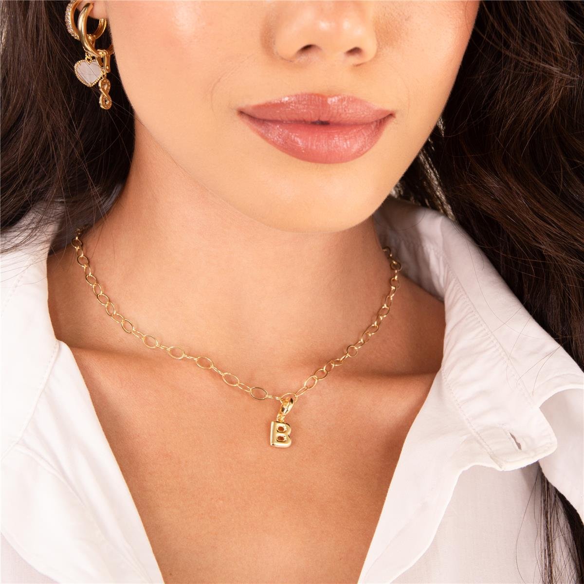 PINGENTE FOLHEADO A OURO LETRA LISA COM FECHO DE CLIQUE 