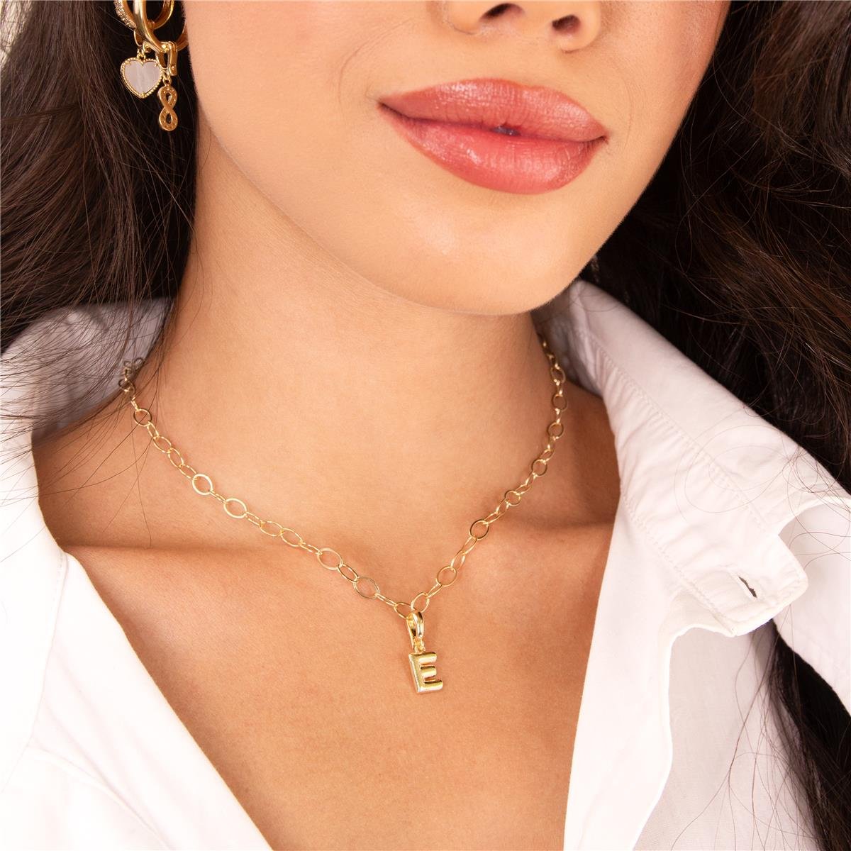 PINGENTE FOLHEADO A OURO LETRA LISA COM FECHO DE CLIQUE 