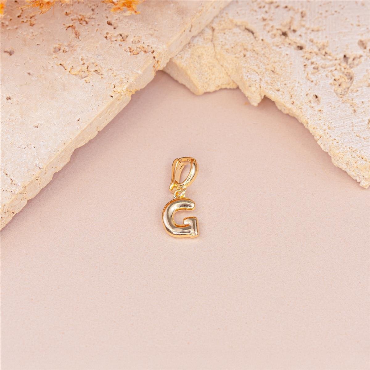 PINGENTE FOLHEADO A OURO LETRA LISA COM FECHO DE CLIQUE 