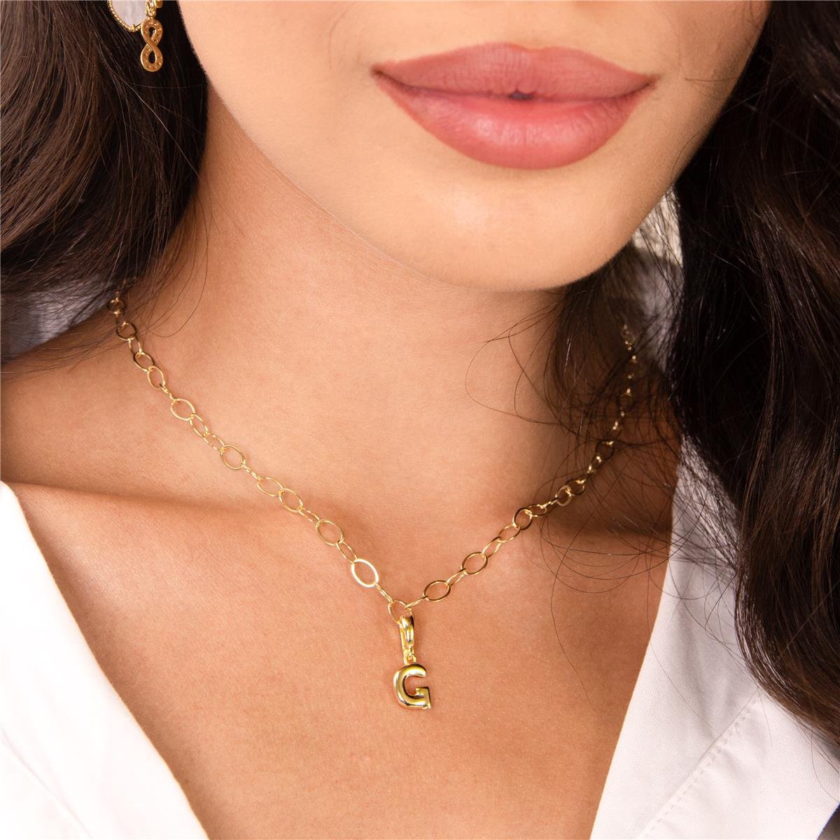 PINGENTE FOLHEADO A OURO LETRA LISA COM FECHO DE CLIQUE 