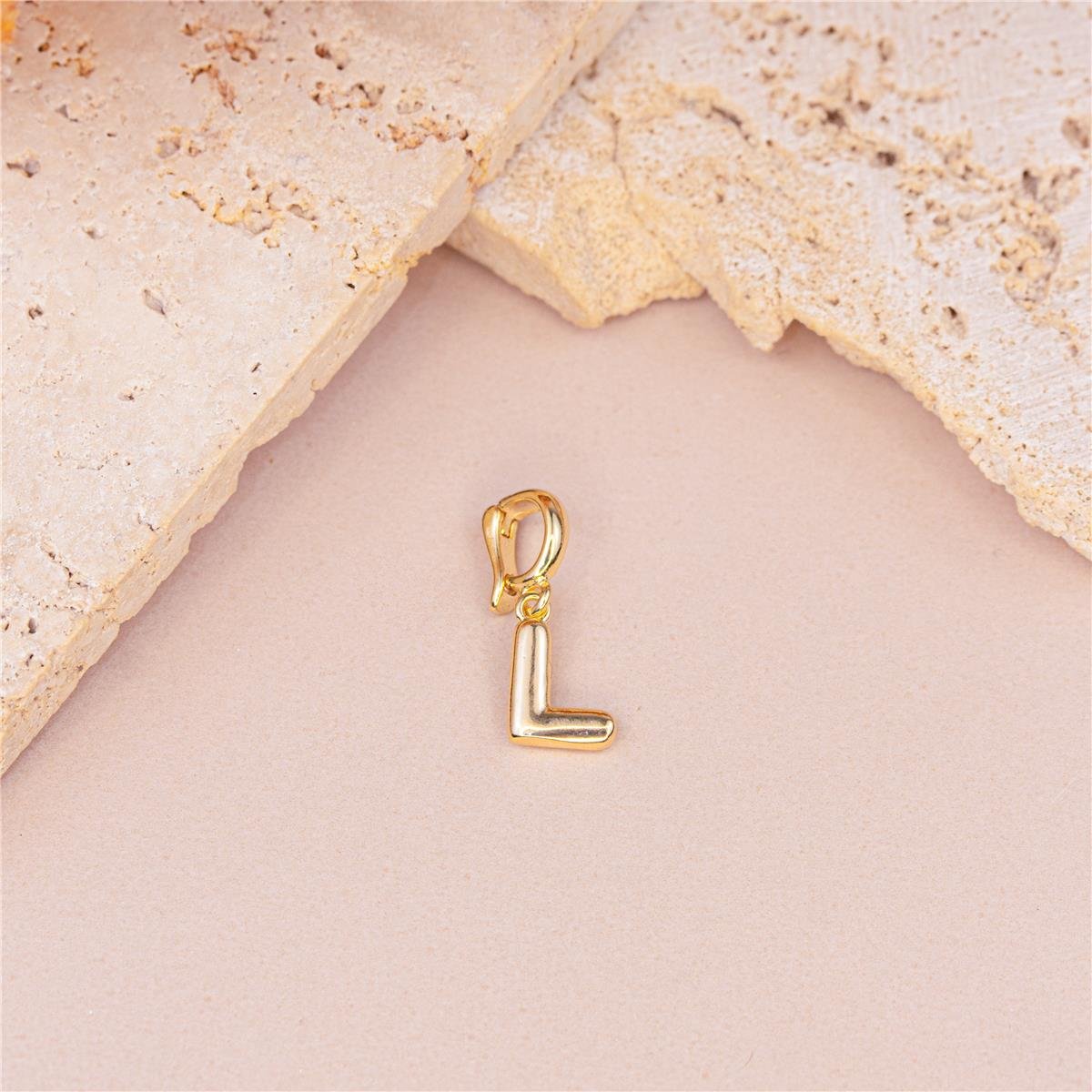 PINGENTE FOLHEADO A OURO LETRA LISA COM FECHO DE CLIQUE 