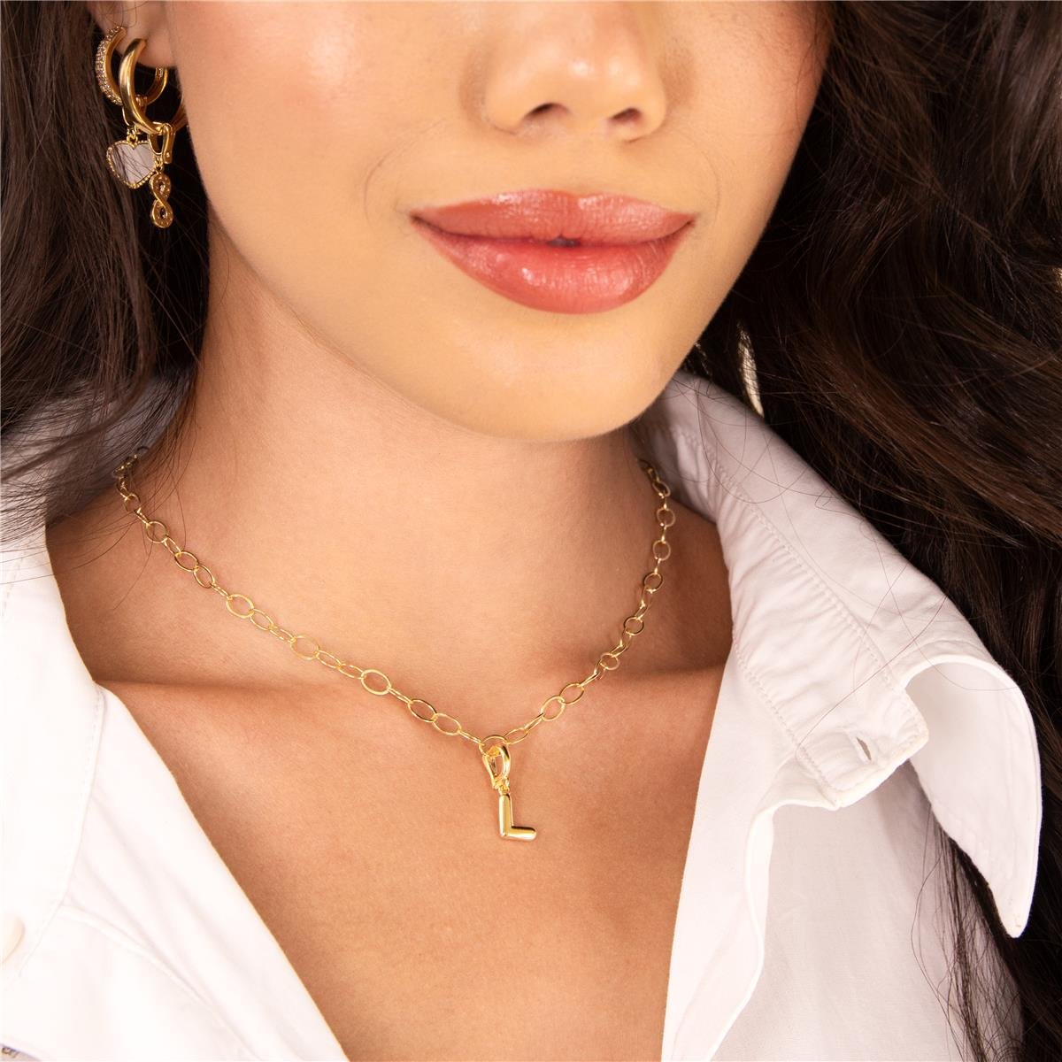 PINGENTE FOLHEADO A OURO LETRA LISA COM FECHO DE CLIQUE 