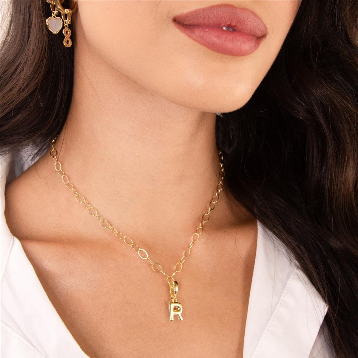 PINGENTE FOLHEADO A OURO LETRA LISA COM FECHO DE CLIQUE 