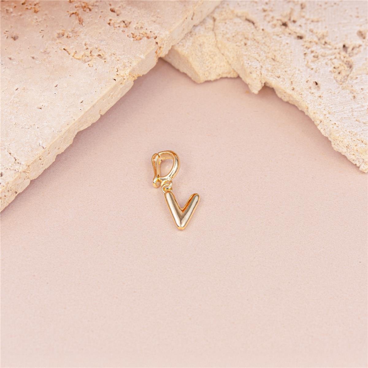 PINGENTE FOLHEADO A OURO LETRA LISA COM FECHO DE CLIQUE 