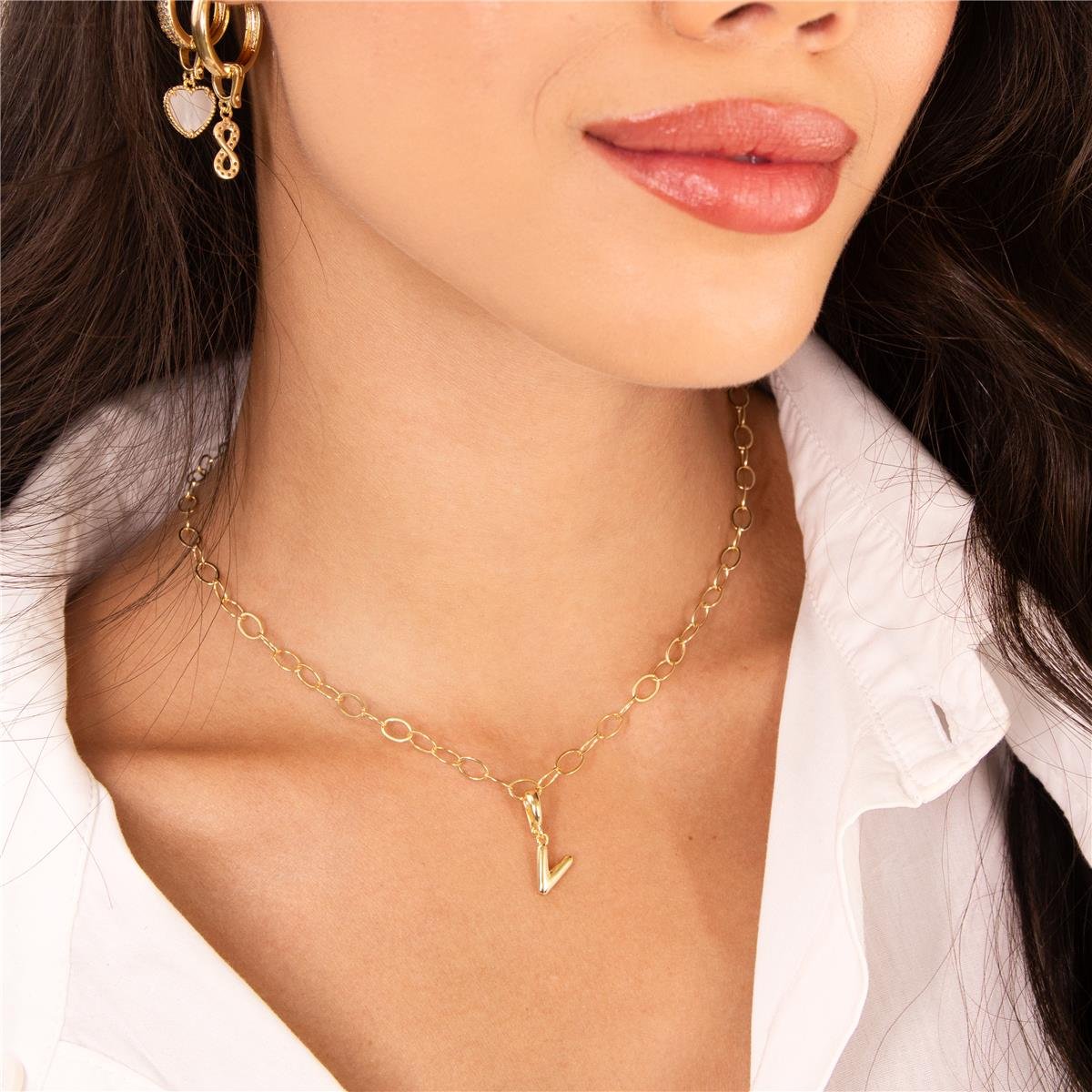 PINGENTE FOLHEADO A OURO LETRA LISA COM FECHO DE CLIQUE 