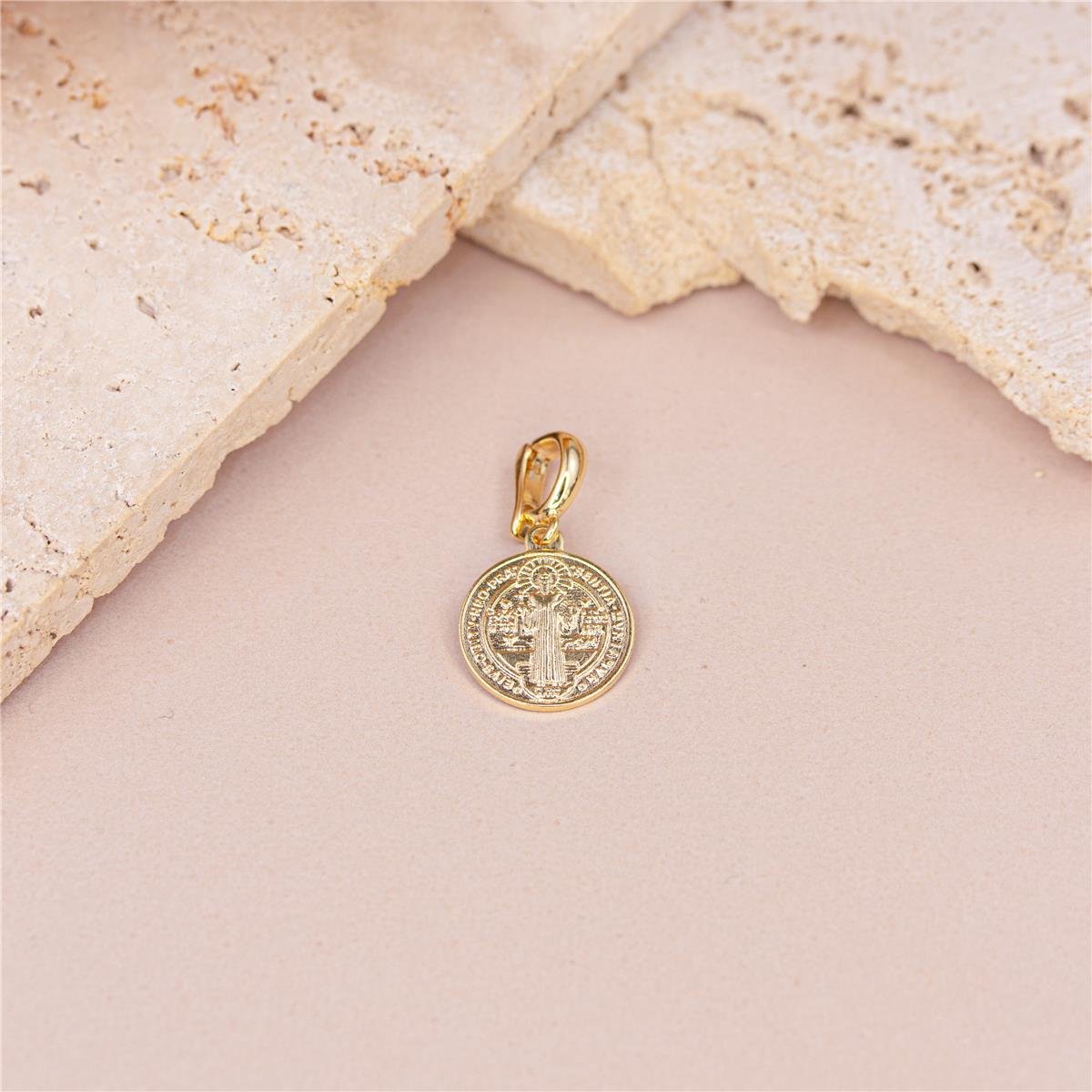 PINGENTE FOLHEADO A OURO MEDALHA DE SÃO BENTO COM FECHO CLIQUE