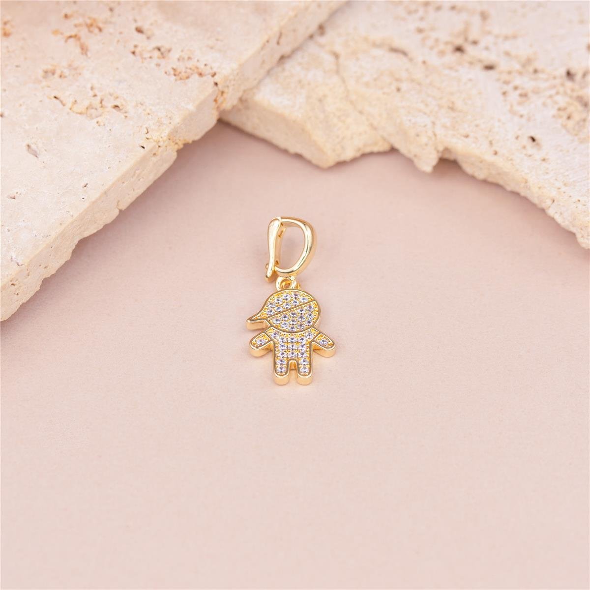 PINGENTE FOLHEADO A OURO MENINO DE ZIRCÔNIAS