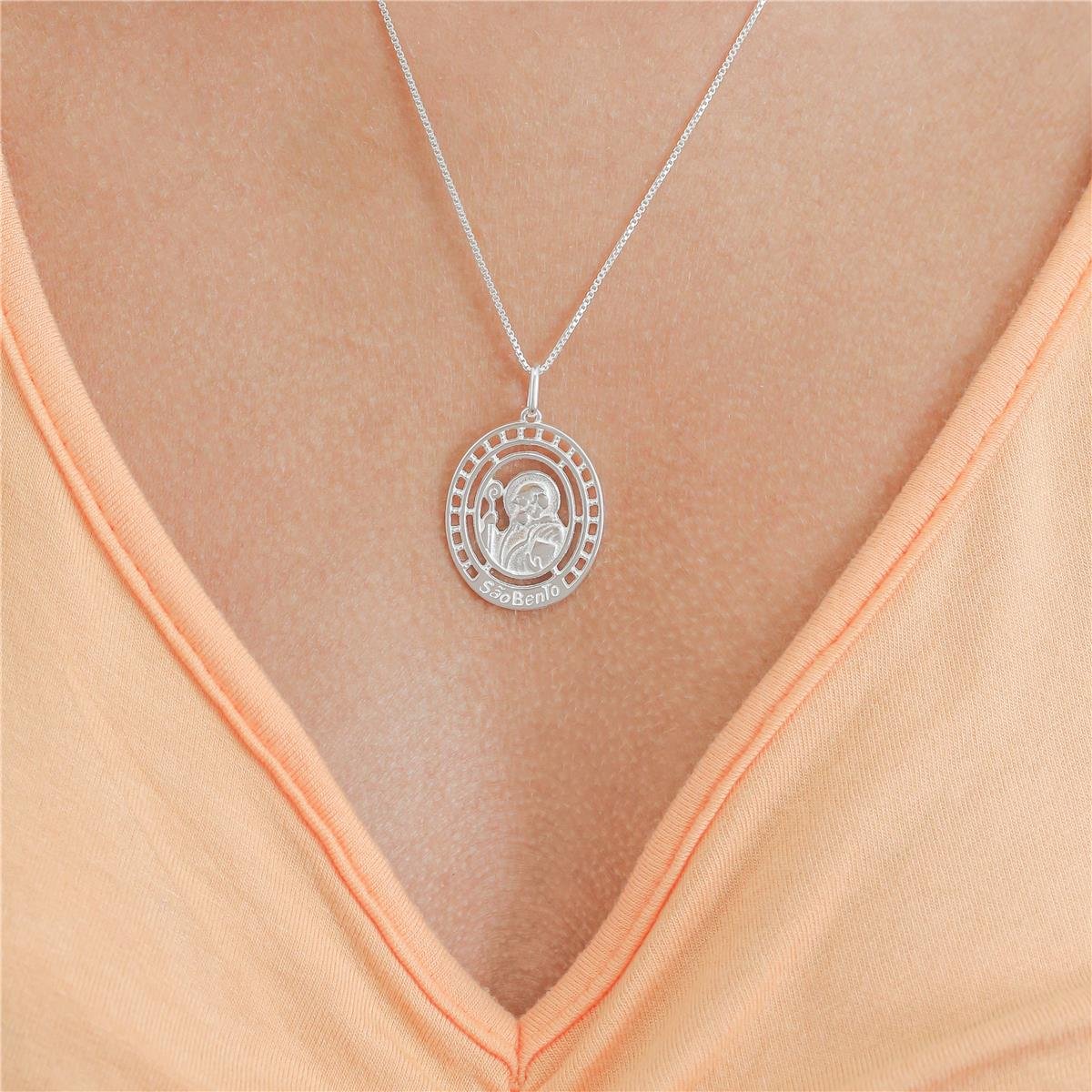 PINGENTE PRATA MEDALHA OVAL LISA DE SÃO BENTO