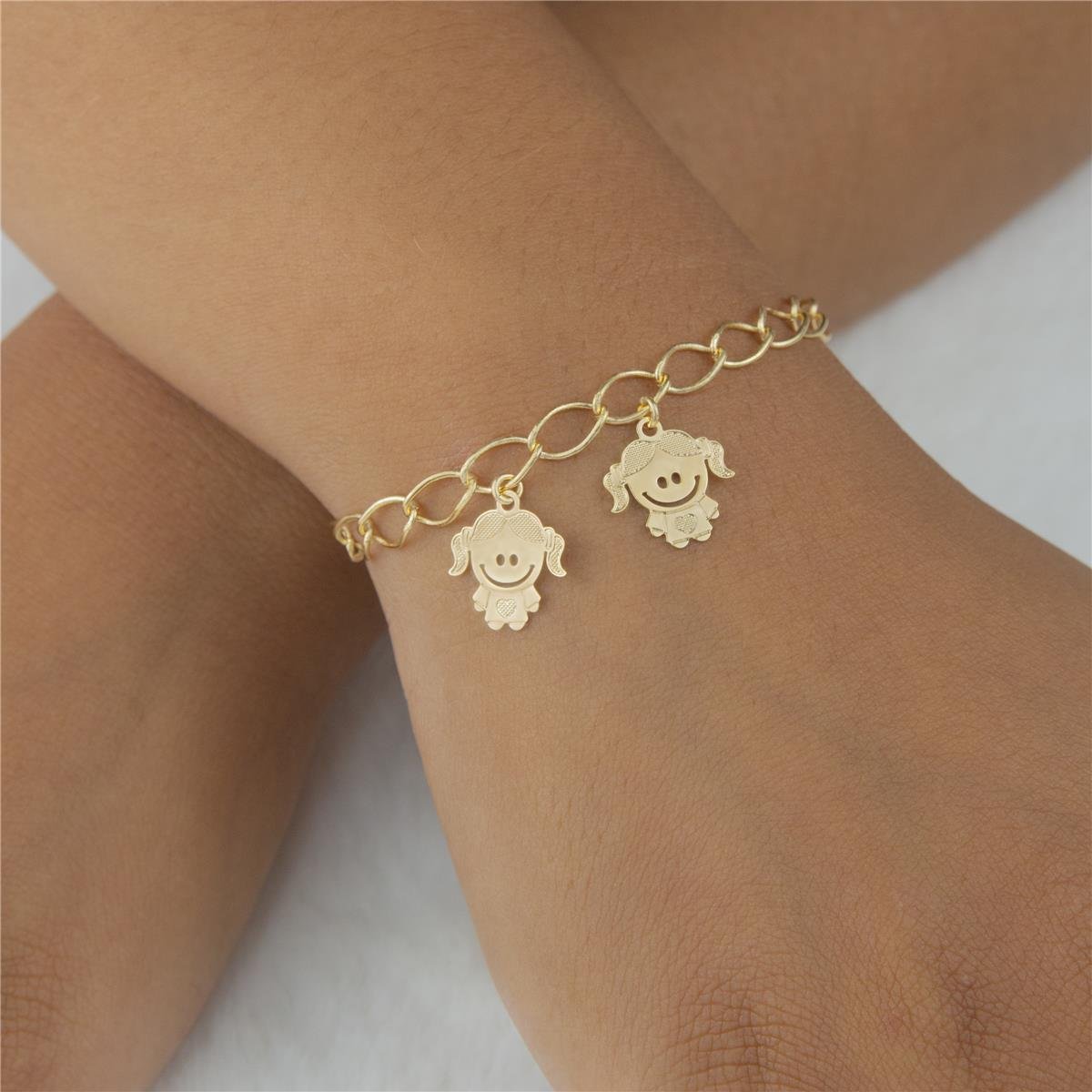 PULSEIRA FOLHEADO A OURO CORRENTE ELOS COM 2 MENINAS
