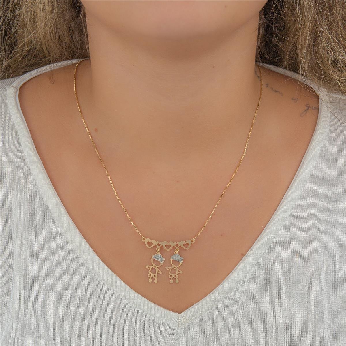 COLAR FOLHEADO A OURO CORAÇÕES VAZADOS COM MENINOS